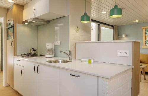 Grote-Brogel House | Cozy Comfort Cottage with Pool and Spa Amenities