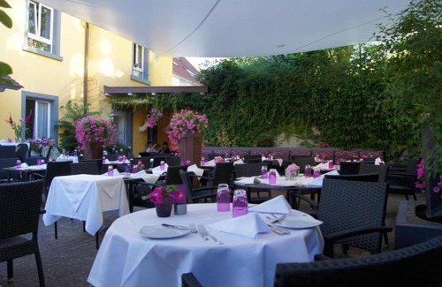 Inzlingen Apartment | Comfort Dreibettzimmer: Family-Friendly Stay with Breakfast