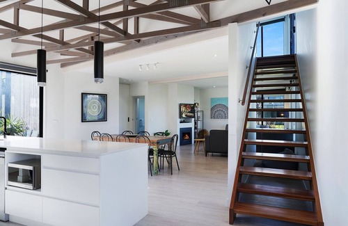 Port Fairy House | Elegant South Beach Retreat with Oceanfront Views & Pool
