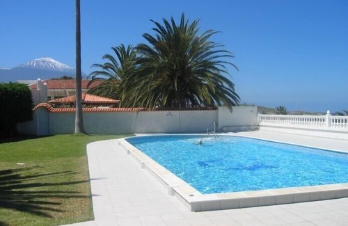 La Victoria de Acentejo Apartment | Idyllic Comfort Apartment with Pool & Ocean Views for Families