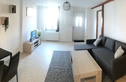 Saint-Brisson-sur-Loire House | Cozy Retreat with Spa, Hot Tub & Top Guest Rating 10/10