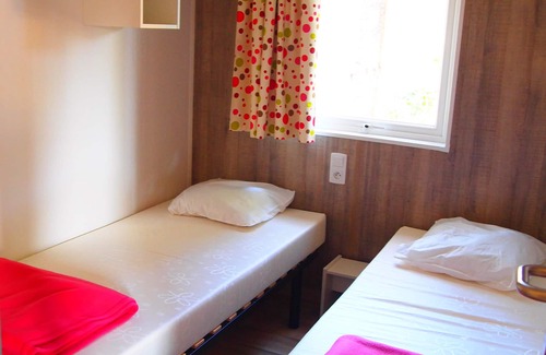 Vieux-Boucau-les-Bains Resort | Cozy Hazelnut Suite with Spa & Breakfast for 4 Guests