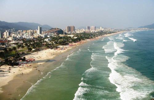 Enseada Apartment | Comfort Guarujá Enseada: Ocean View Apartment with WiFi