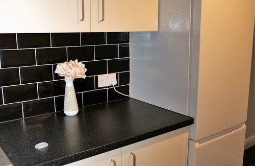 Bolton House | Comfort Home From Home Bolton Central with Hot Tub & Spa