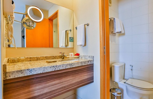 Campos Hotel | Relaxing Retreat at Comfort Hotel Campos Dos Goytacazes