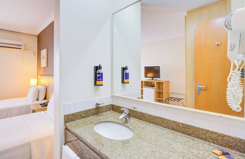 Franca Hotel | Discover Comfort Hotel Franca: Pool, Restaurant & Breakfast