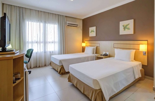 Franca Hotel | Discover Comfort Hotel Franca: Pool, Restaurant & Breakfast