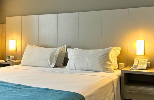 Parque Sagrada Familia Hotel | Discover Comfort Hotel & Suites Rondonopolis: Family-Friendly Stay