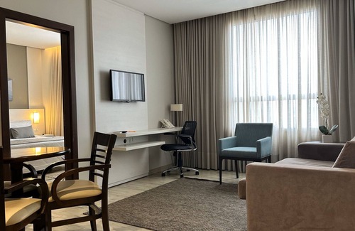 Parque Sagrada Familia Hotel | Discover Comfort Hotel & Suites Rondonopolis: Family-Friendly Stay