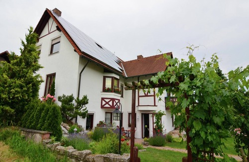 Zeil Villa | Stunning Apartment with Garden in Zeil am Main - 9.8 Rated