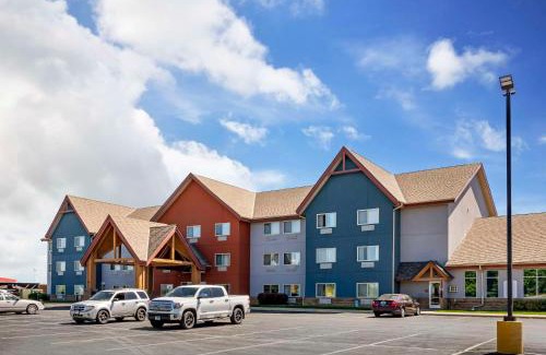 Albert Lea Hotel | Comfort Inn: Pet-Friendly Oceanfront Escape with Pool Access