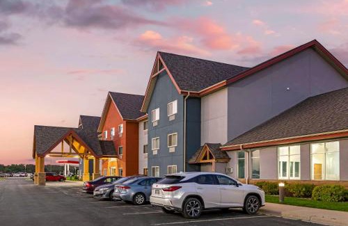 Albert Lea Hotel | Comfort Inn: Pet-Friendly Oceanfront Escape with Pool Access