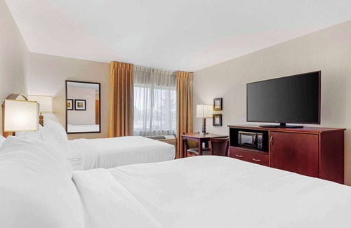 Albert Lea Hotel | Comfort Inn Albert Lea: Family-Friendly Stay with Pool & Spa