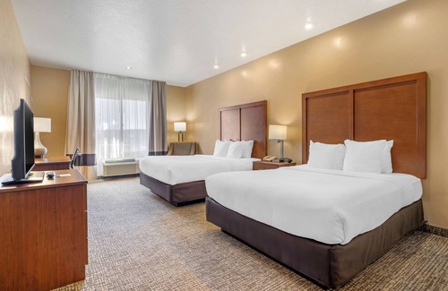 St. George Hotel | Inviting Comfort Inn at Convention Center with Pool & Spa