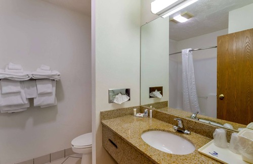 Atkins Hotel | Quality Stays at Comfort Inn Atkins-Marion I-81 with Breakfast