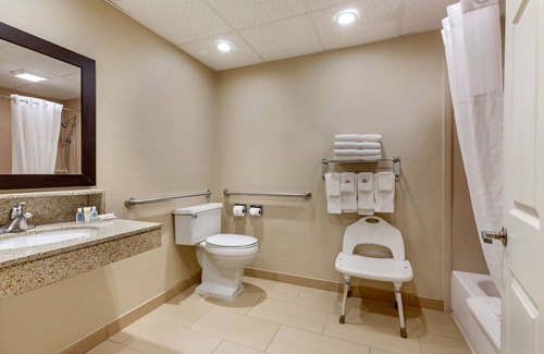 Auburn Hotel | Convenient Comfort Inn Auburn - Worcester with Spa & Dining