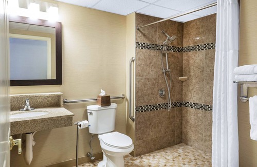 Auburn Hotel | Convenient Comfort Inn Auburn - Worcester with Spa & Dining