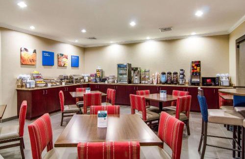 Blackshear Hotel | Cozy Comfort Inn Blackshear on Hwy 84 with Ocean View