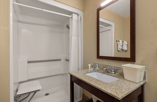 Bordentown Hotel | Budget-Friendly Comfort Inn Bordentown with Pool & Spa