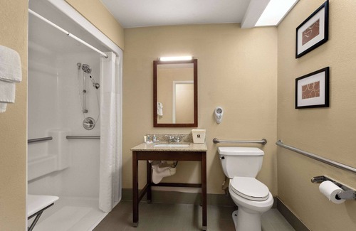 Bordentown Hotel | Budget-Friendly Comfort Inn Bordentown with Pool & Spa