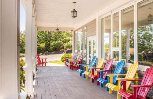 Halifax Hotel | Comfort Inn: Pet-Friendly Stay with Pool Access & Breakfast