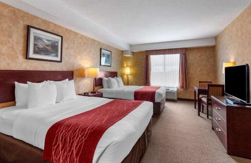 Sturgeon Falls Hotel | Guest Rated Comfort Inn with Oceanfront Views & Pool