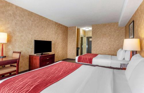 Sturgeon Falls Hotel | Guest Rated Comfort Inn with Oceanfront Views & Pool