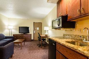 Colby Hotel | Pet-Friendly Comfort Inn: Family Fun with Pool Access