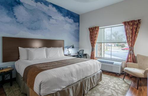 Connellsville Hotel | Premium Comfort Inn: Pet-Friendly & Poolside Getaway