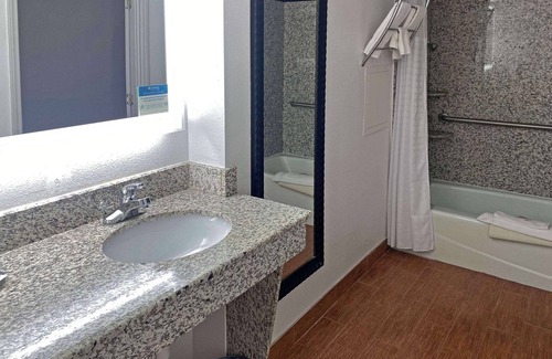 Conover Hotel | Comfort Inn Conover-Hickory: Pet-Friendly Stay with Pool