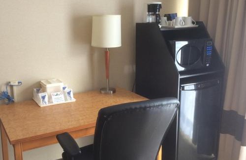 Dartmouth Hotel | Comfort Inn Dartmouth: Cozy Retreat with Hot Tub & Breakfast