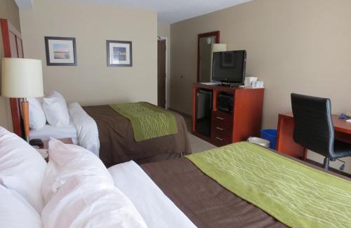 Dartmouth Hotel | Comfort Inn Dartmouth: Cozy Retreat with Hot Tub & Breakfast