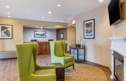 DeKalb Hotel | Comfort Inn DeKalb - Ideal for Families Near University