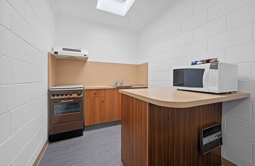 Devonport Hotel | Discover Sunrise Devonport: Family-Friendly with Breakfast