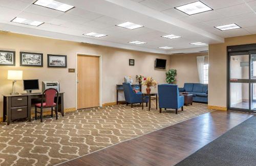 Central Business District Hotel | Convenient Comfort Inn Downtown - Ideal for Families