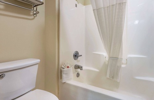Indianapolis Hotel | Relax at Comfort Inn East with Pool, Spa & Family-Friendly Amenities