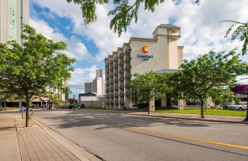 Fallsview Hotel | Experience Comfort Inn Fallsview with Pool and Ocean Views