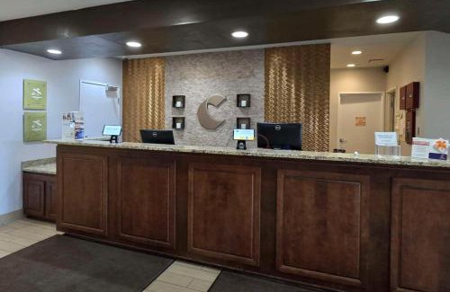 Ferdinand Hotel | Relaxing Comfort Inn: Family-Friendly Retreat with Pool