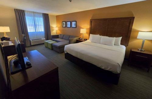Ferdinand Hotel | Relaxing Comfort Inn: Family-Friendly Retreat with Pool