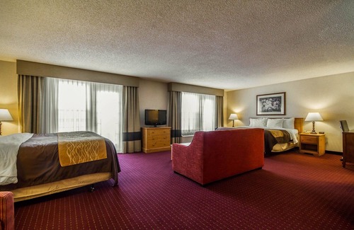 Fond du Lac Hotel | Comfort Inn: Enjoy a Relaxing Stay with Pool and Spa