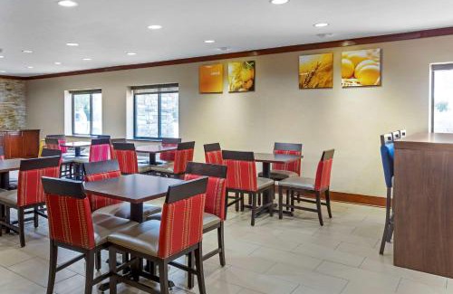 Hoffman Estates Hotel | Convenient Comfort Inn Hoffman Estates with Family Amenities