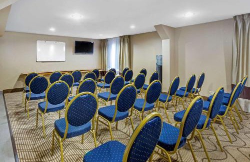 Hoffman Estates Hotel | Convenient Comfort Inn Hoffman Estates with Family Amenities