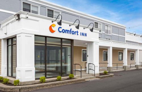 Hyannis Hotel | Relax at Comfort Inn Hyannis - Cape Cod with Pool & Breakfast
