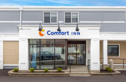 Hyannis Hotel | Relax at Comfort Inn Hyannis - Cape Cod with Pool & Breakfast