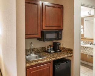 Indianapolis Hotel | Comfort Inn Indianapolis South: Pet-Friendly & Poolside Stay