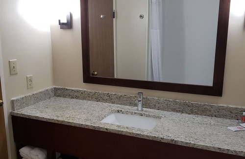Laurinburg Hotel | Inviting Comfort Inn Laurinburg with Pool & Restaurant