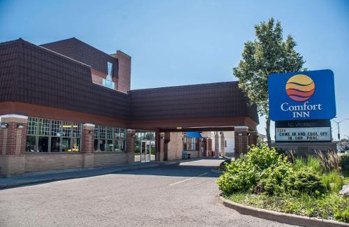 Niagara Falls Hotel | Discover Comfort Inn Lundy's Lane with Pool and Ocean Views