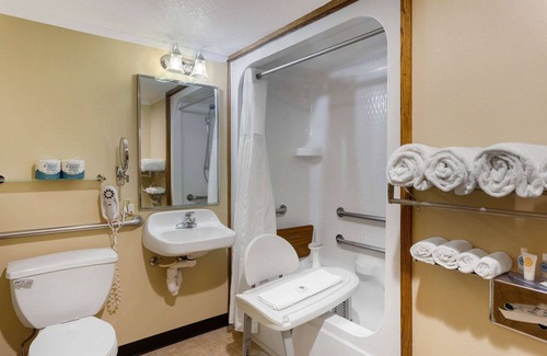 Marshall Hotel | Experience Comfort Inn Marshall Station with Pool & Spa