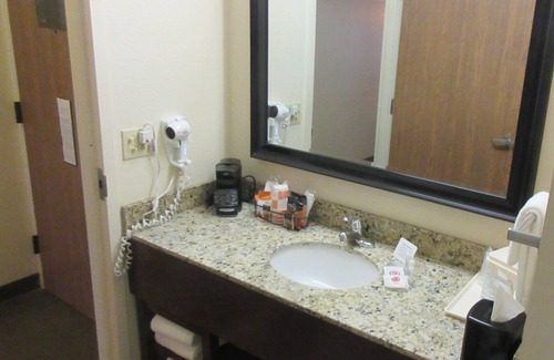 Kreole Hotel | Explore Comfort Inn Moss Point - Pascagoula with Pool Access