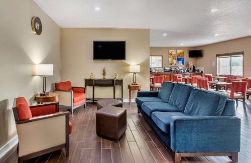 Muscatine Hotel | Convenient Stay at Comfort Inn Muscatine near Hwy 61